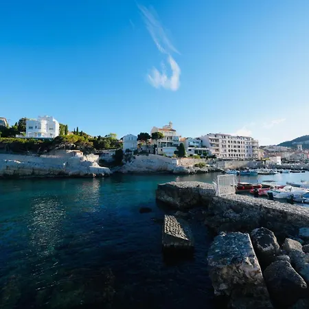 50m De La Grande Apartament