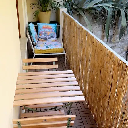 50m De La Grande Apartament